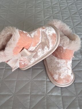 Plush Pink Fur-Trim Girls' Bow Booties